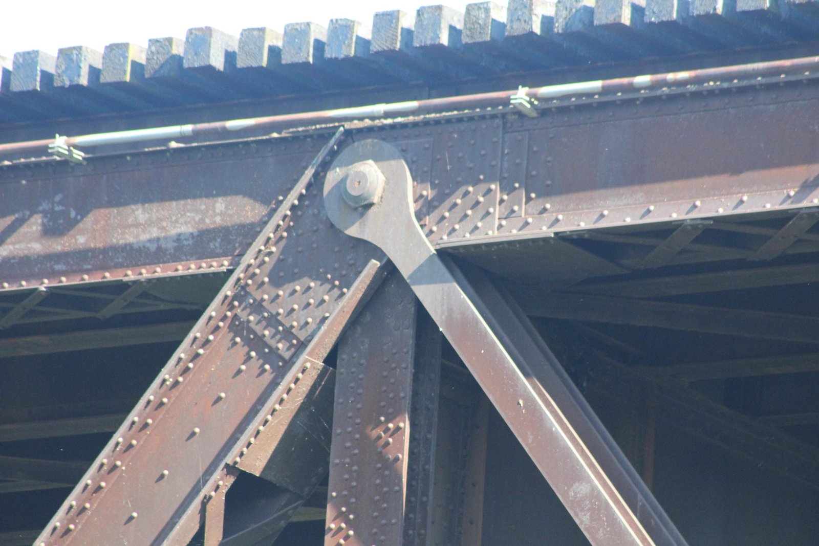 Upper angle connection